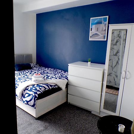 West Kensington - Santorini Apartments London Bagian luar foto